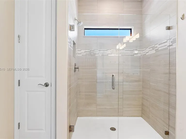 2485 Primrose Pl — Photo 34