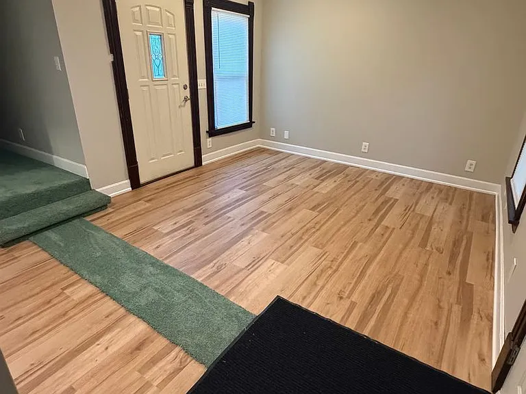 909-911 Connecticut — Photo 11