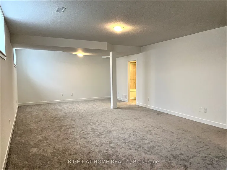 902 Duxbury Ln — Photo 29