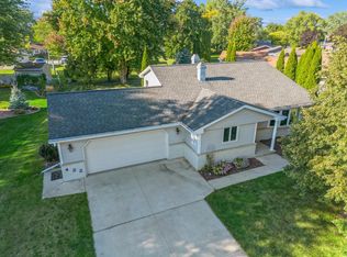 422 Fawn Dr, BRILLION, WI 54110