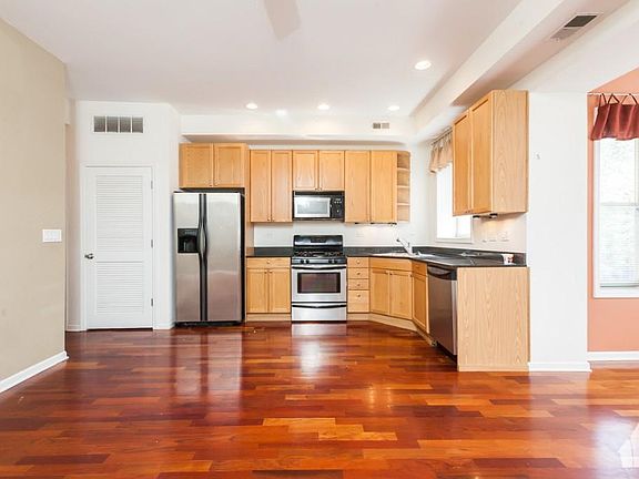 5th image of 934 W Wilson Ave #1