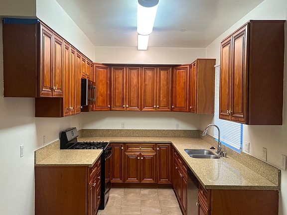 2nd image of 7514 Haskell Ave #202