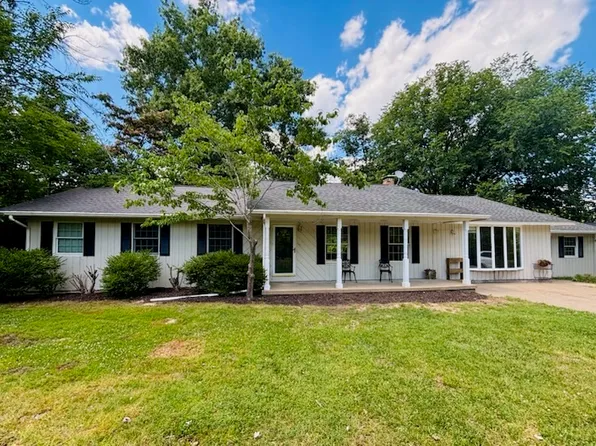 137 Peachtree Ln, Carbondale, IL 62902