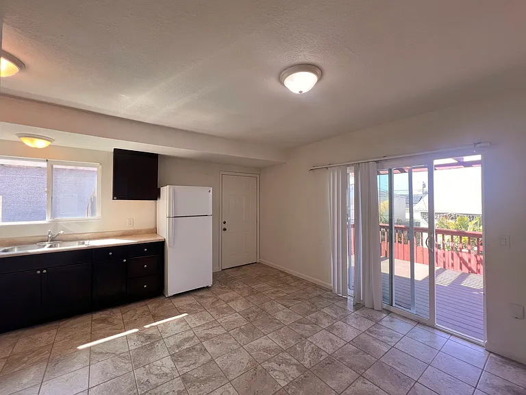 Kitchen / Living Area