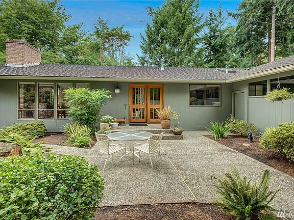 Front entry patio protected from neighbors, lots of light!