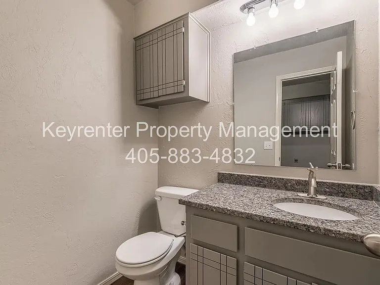 9016-9020 N Rockwell Dr — Photo 14