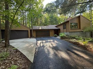 4341 Maplewood Ln, Traverse City, MI 49686