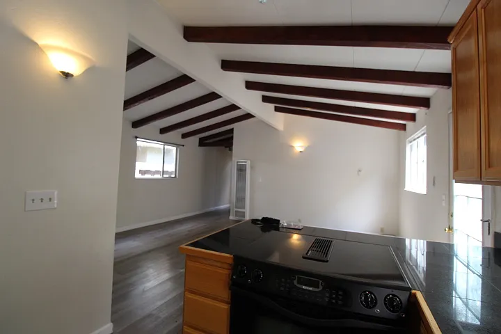 1433 Cottage St — Photo 10