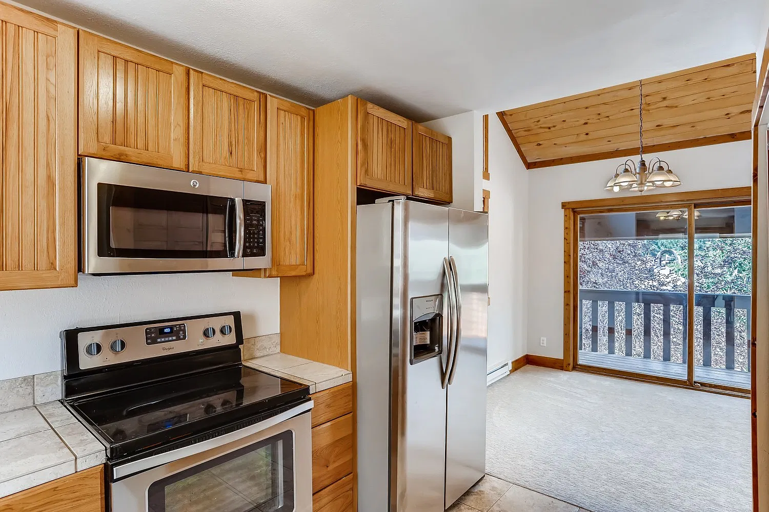 225 Eagle Dr — Photo 4
