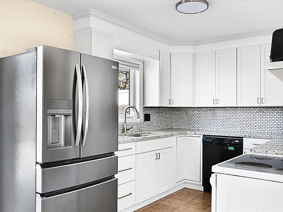 4th image of 116 Tilton Park Dr