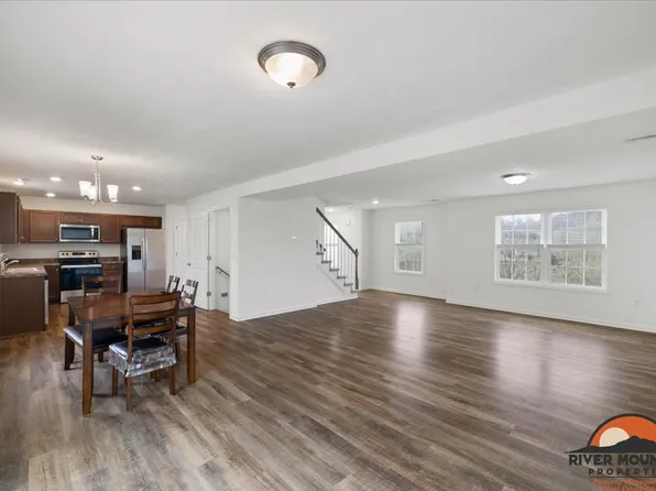 186 Redwood Dr, Pembroke, VA 24136