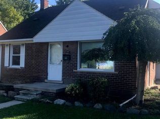 8055 Pelham Rd, Allen Park, MI 48101