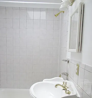 Rented by A P Realty Group NY LTD | media 24