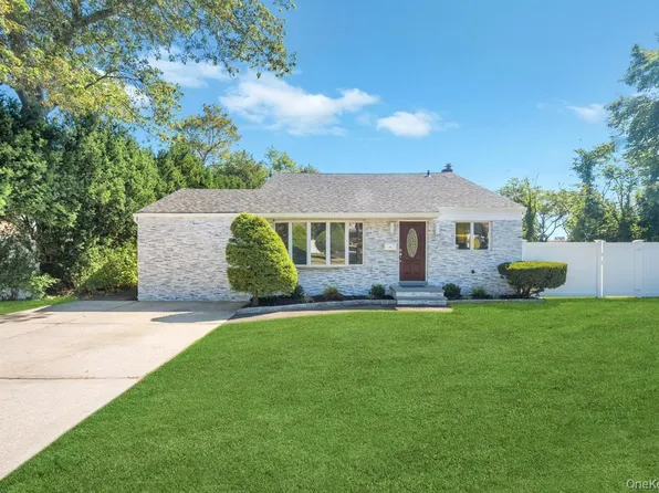 23 Avenue I, Farmingdale, NY 11735