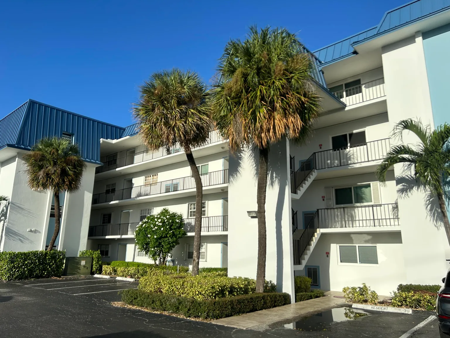 1 bed, 1.0 bath, 674 sqft, $2,000 — Photo 1