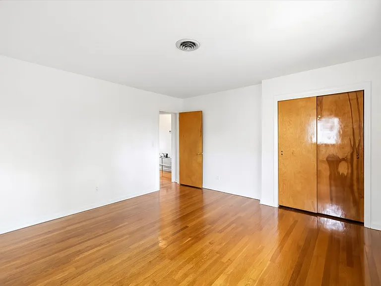 535 Summit St — Photo 17