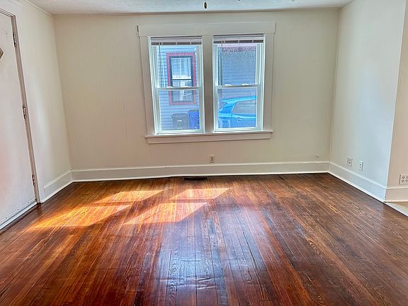 4th image of 4205 Woodbine Ave #Dn