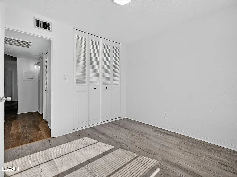 2417 N Oleander Ave — Photo 13