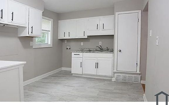 2nd image of 850 Carol Ann Cv