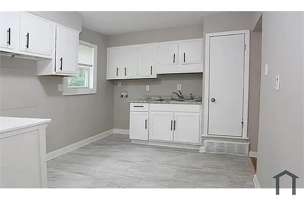 Building Photo - 850 Carol Ann Cv