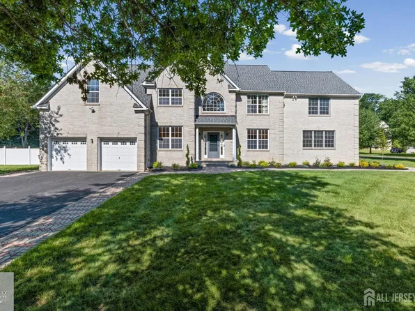 5 Bard Dr, Monroe Township, NJ 08831