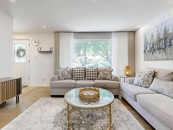 4th image of 30 Paperbirch Dr