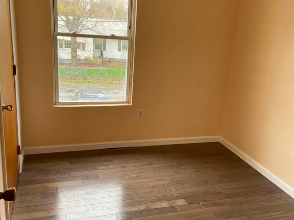 25 Parker St #25, Chicopee, MA 01013