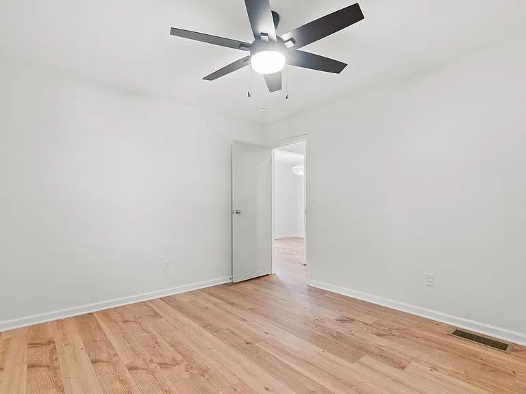 599 Buckingham Ln — Photo 19