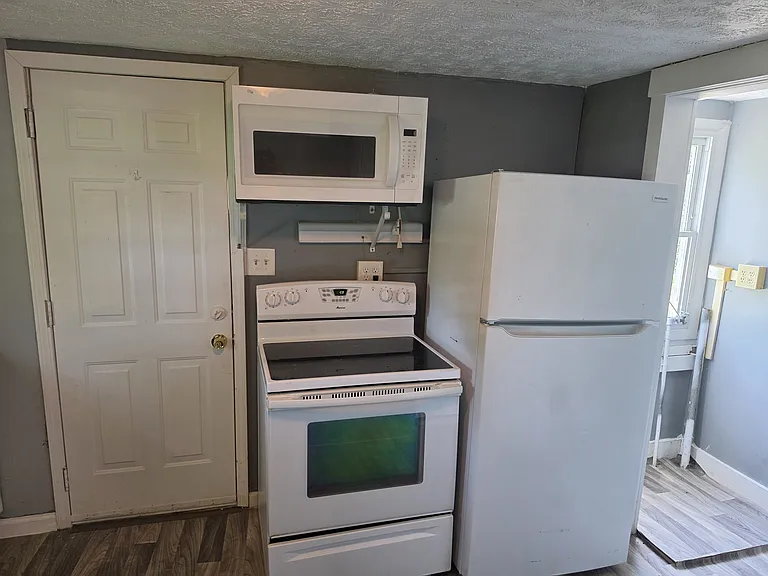 2124 Arthur Ave — Photo 15