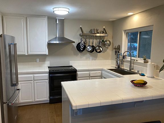 4th image of 3664 Clairemont Dr Unit 2A