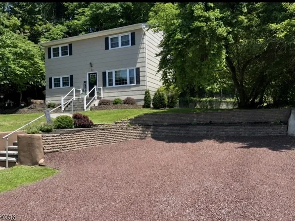32 Church St, Milford Boro, NJ 08848