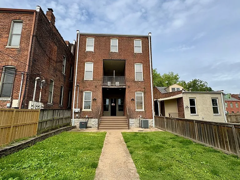 2406 S. 10th — Photo 25