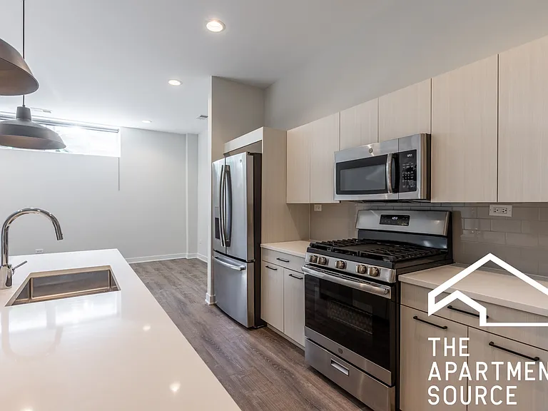 2247 W Lawrence Ave #2 — Photo 3