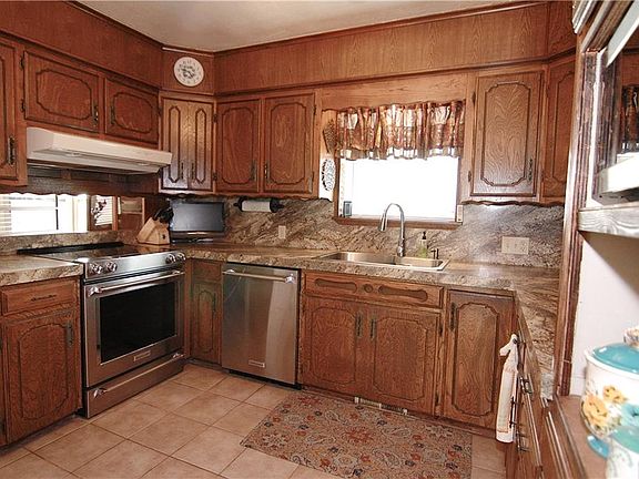 3rd image of 130 Merritt Dr
