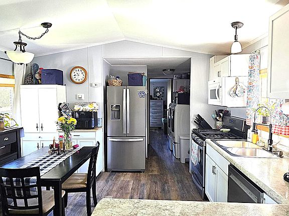 5th image of 127 Falling Creek Cir