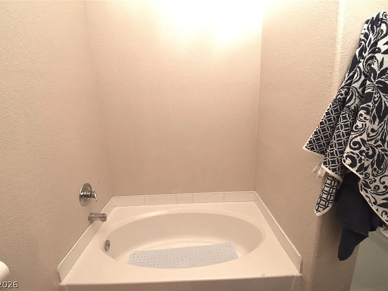6889 Beverly Glen Ave #B — Photo 14