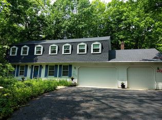 4N130 Thornapple Rd, St Charles, IL 60174