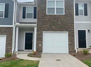 32 Moorlyn Ln, Greer, SC 29650