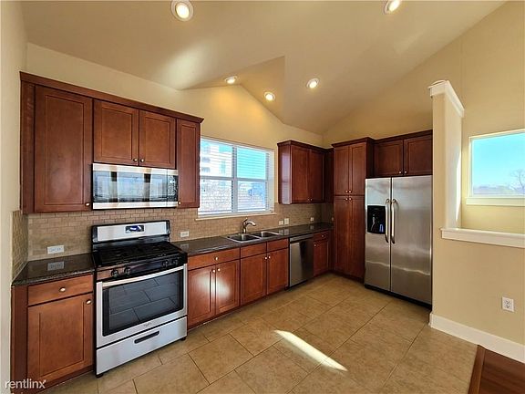3rd image of 1601 Miriam Ave Unit 116