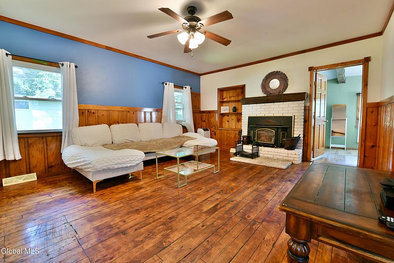 3rd image of 5773 Lake Road