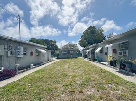 124 SE 4th St, Hallandale Beach, FL