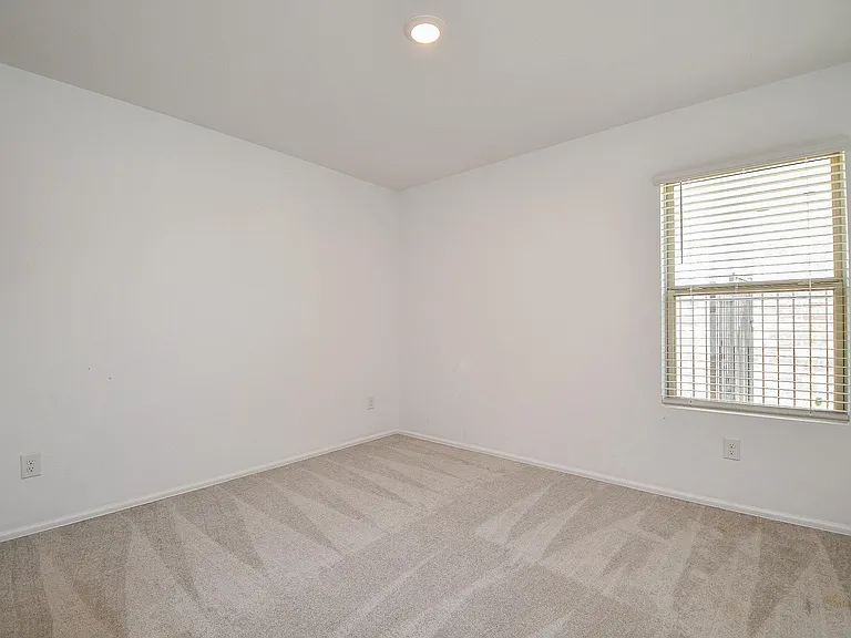 1460 Twilight Green Dr — Photo 14