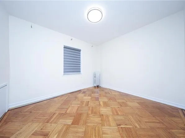 1813 Bay Ridge Avenue image 7 of 31