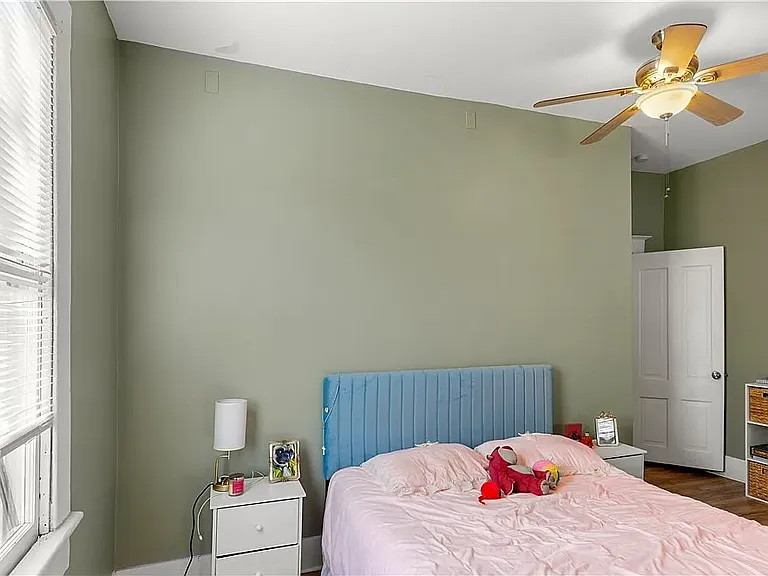 534 E Waldburg St #B — Photo 9