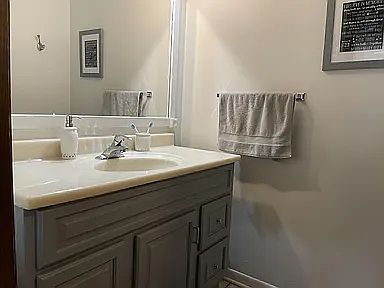 4th image of 3055 N Sheffield Ave APT 3D