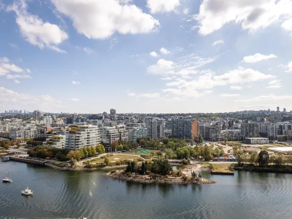 8 Smithe Mews #2501, Vancouver, BC V6B 0A5