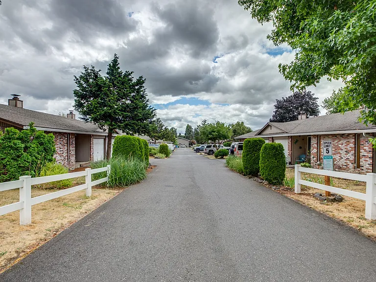 NE34 Duplexes — Photo 16