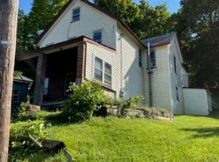 12 Center St, Newton, NJ 07860