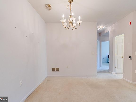 3rd image of 1302 Scottsdale Dr Unit 170