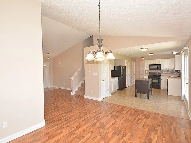 6917 Tree Top Ln — Photo 9